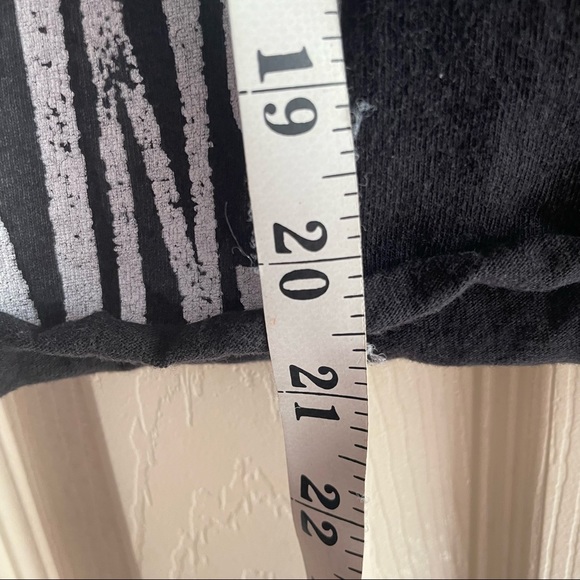 Attractive Top in Animal Print - Picture 10 of 10